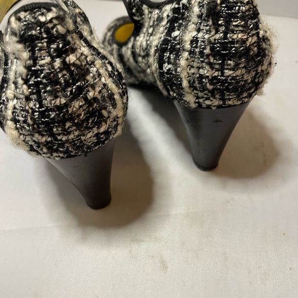 Black and white Mary Jane pump - Picture 3 of 5